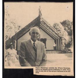 Image of Hoani Metekingi outside the Whare Rūnanga in Waitangi